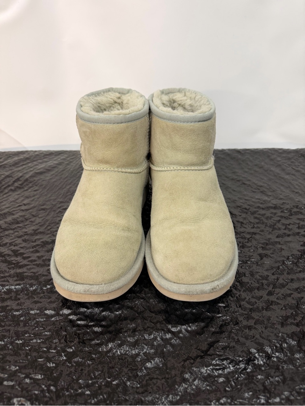 Cozy Short Shearling Boots in Light Tan Women size 7